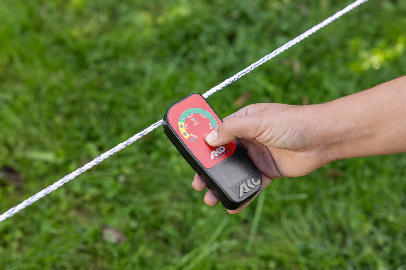Tester napięcia z wyświetlaczem LED do ogrodzeń elektrycznych, AKO - Cavalo