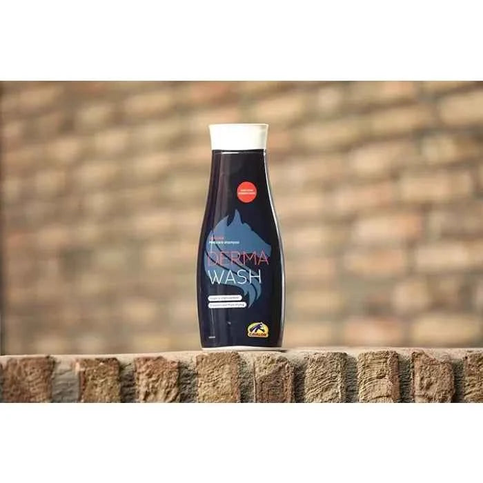 Szampon hipoalergiczny dla koni Cavalor Derma Wash 500 ml