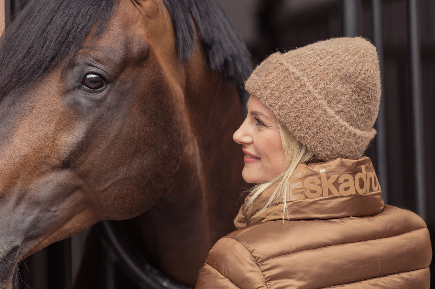 Eskadron Czapka Zimowa Boucle hat Almond Heritage 24/25 - Cavalo