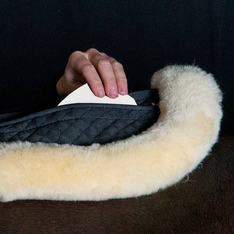 Podkładka pod siodło z jagnięcej skóry i 2 kieszeniami na dodatkowe wkładki korekcyjne Kavalkade - Cavalo