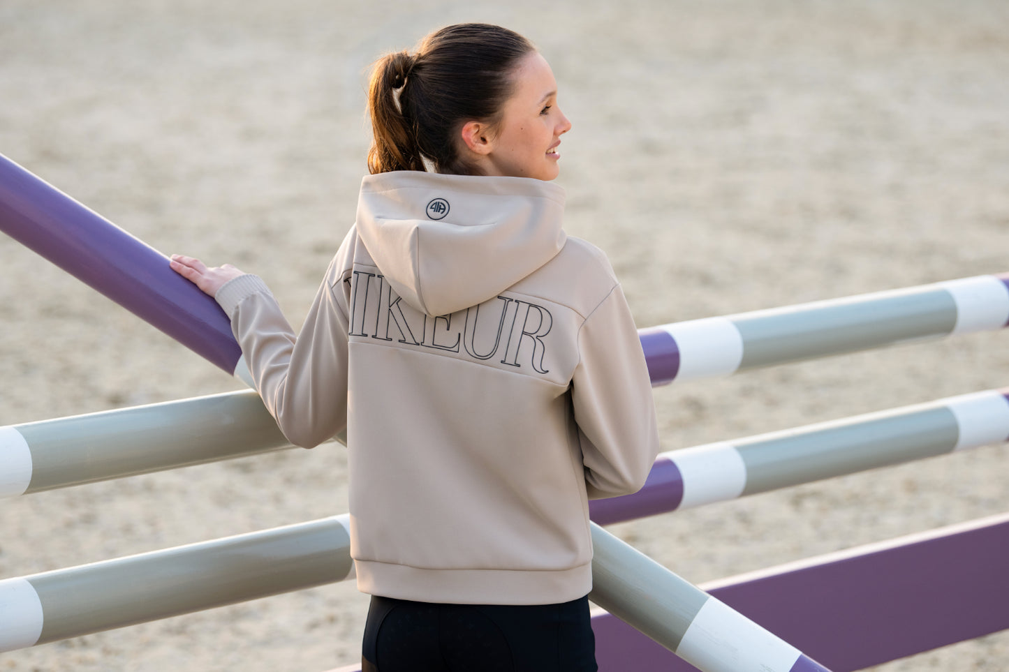 Pikeur Bluza z kapturem HOODY Jacket Athleisure 8282 A/W 2025 Almond