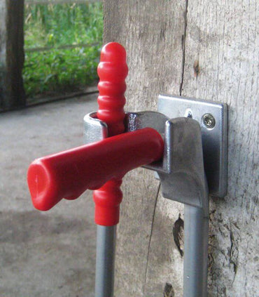 WALDHAUSEN Wieszak na zestaw do sprzątania stajni - Cavalo