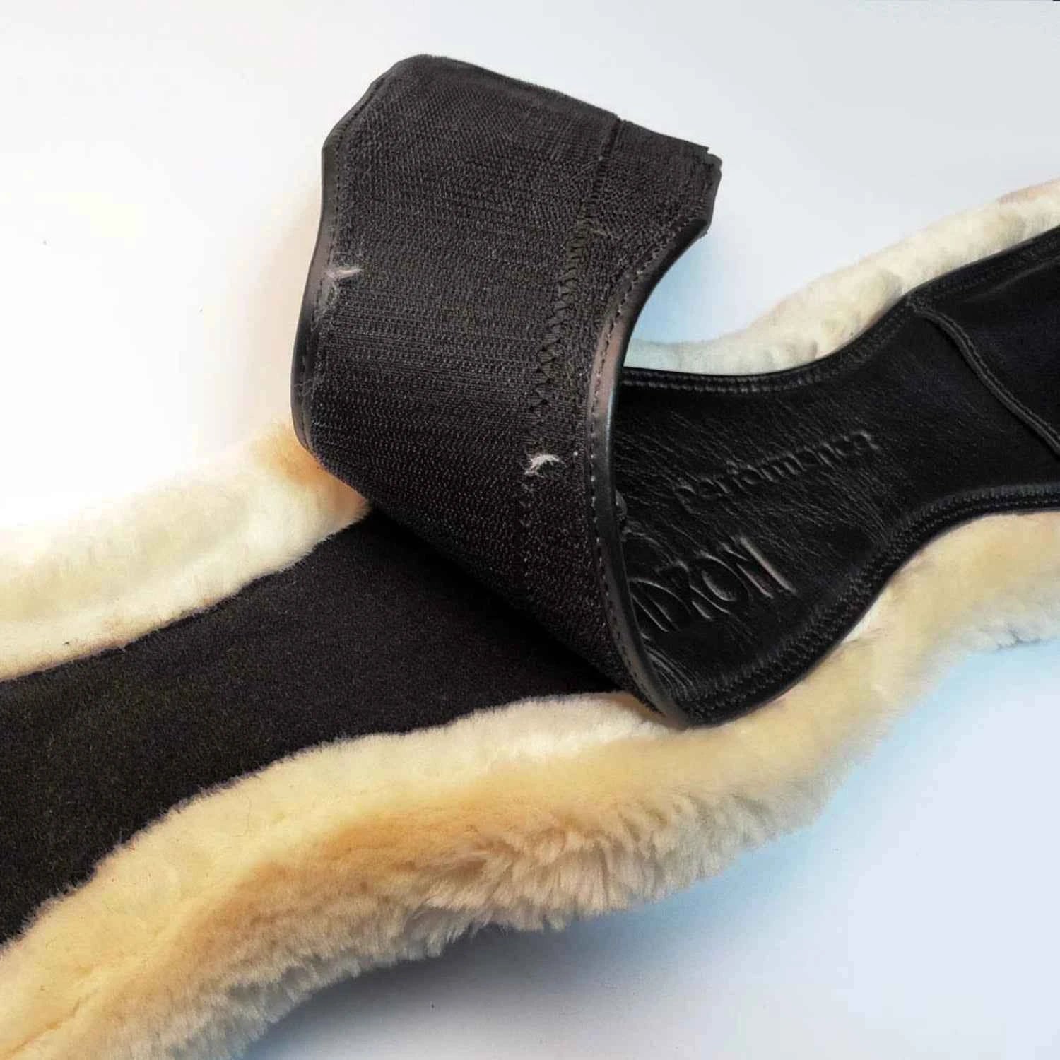 Podszycie futro do popręgu dressage Natural Eskadron Girth Padding Short 65 cm