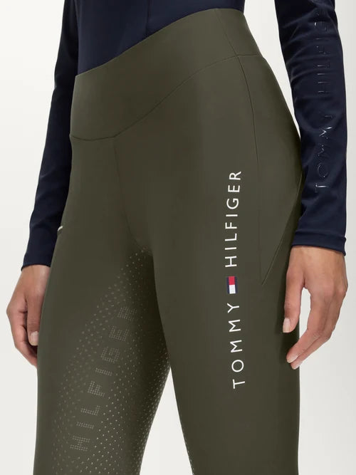 Tommy Hilfiger A/W 26 Legginsy jeździeckie z pełnym lejem Elmira Winter Camo Green