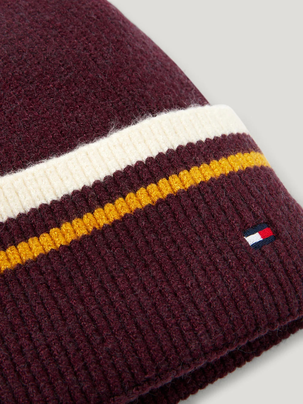 Tommy Hilfiger A/W 26 Czapka pom pom Dean Deep Burgundy