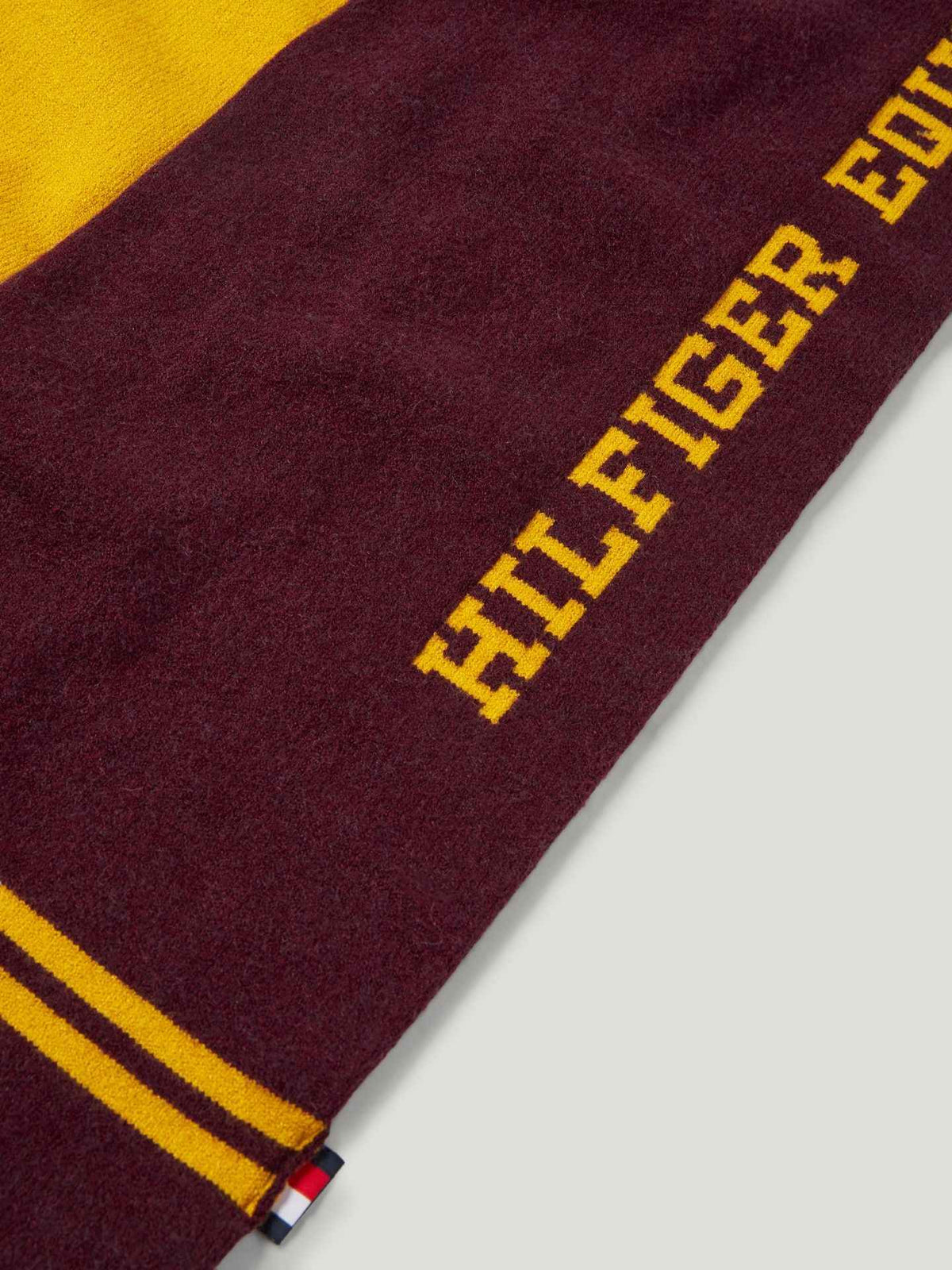 Tommy Hilfiger A/W 26 Szal Vanderbilt Varsity Deep Burgundy