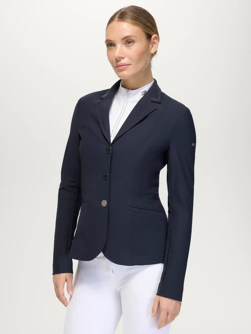 Tommy Hilfiger Equestrian A/W 26 Lima Desert Sky – damski frak jeździecki na zawody