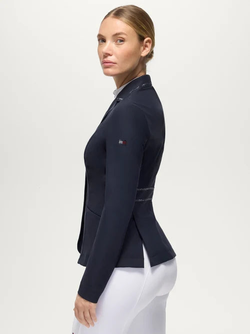 Tommy Hilfiger Equestrian A/W 26 Lima Desert Sky – damski frak jeździecki na zawody