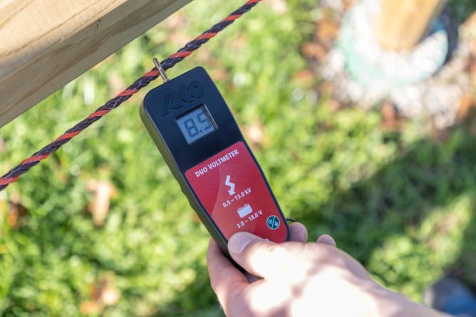 Tester napięcia DUO VOLTMETER do baterii i ogrodzeń, 9V, AKO - Cavalo