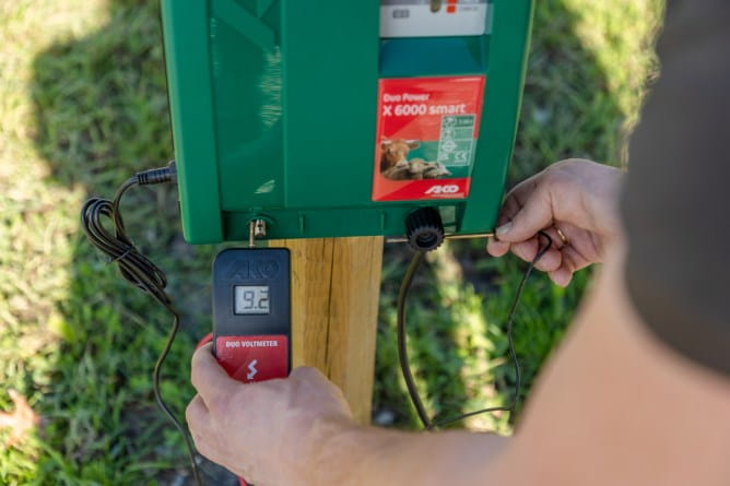 Tester napięcia DUO VOLTMETER do baterii i ogrodzeń, 9V, AKO - Cavalo
