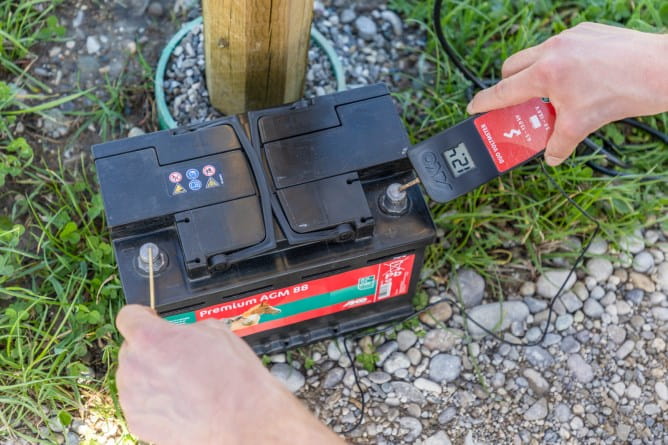 Tester napięcia DUO VOLTMETER do baterii i ogrodzeń, 9V, AKO - Cavalo