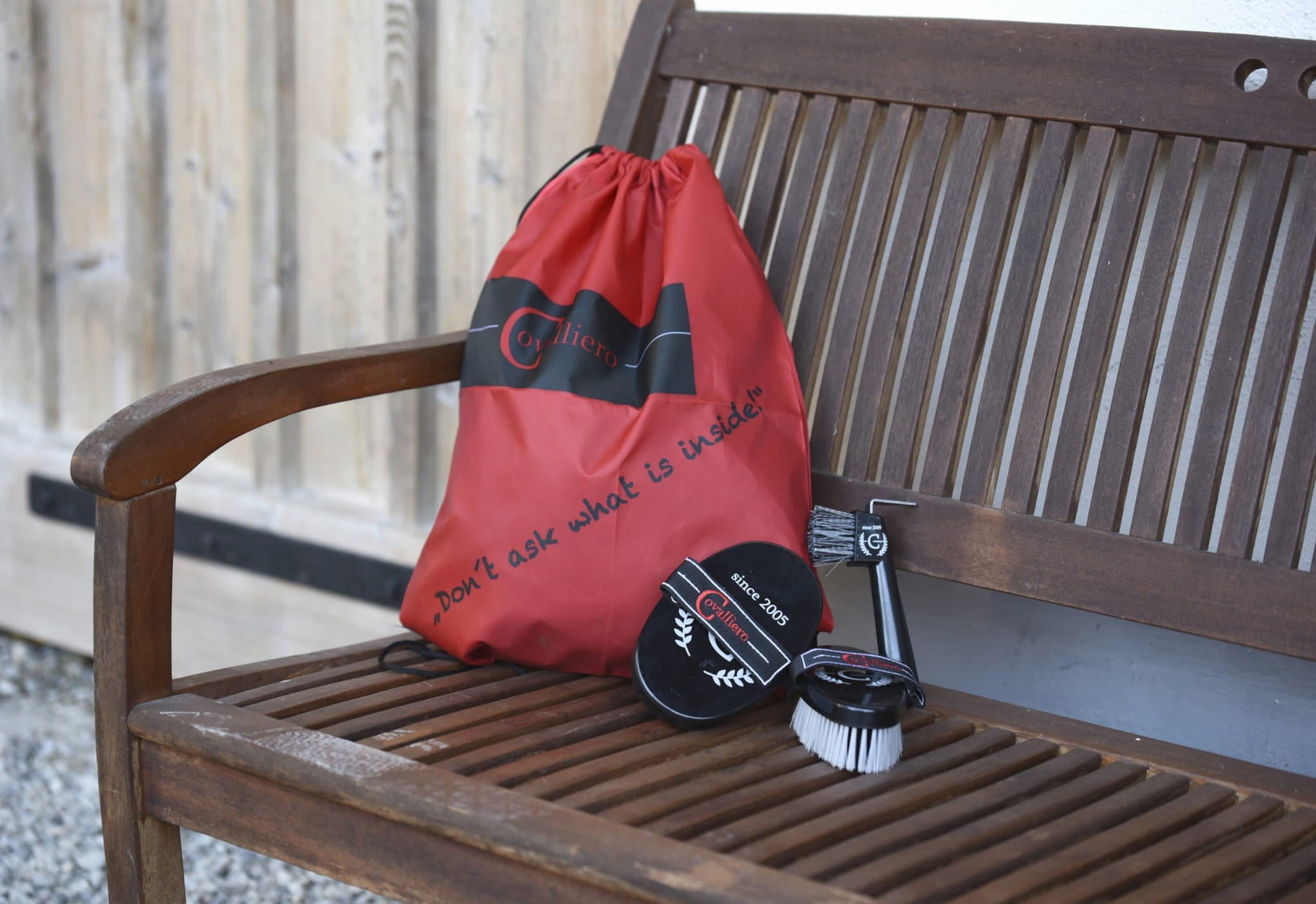 Worek z zestawem akcesoriów do czyszczenia konia z logo Covalliero - Cavalo