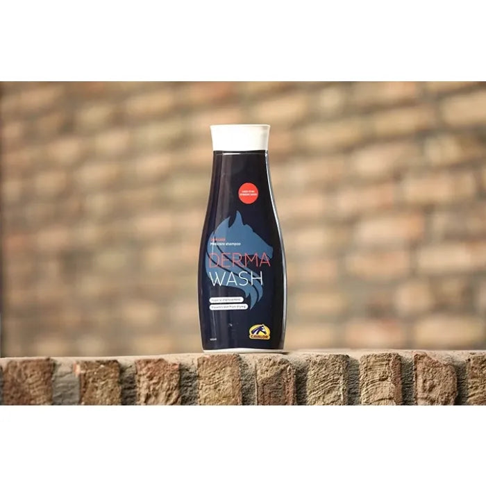 Szampon hipoalergiczny dla koni Cavalor Derma Wash 500 ml