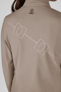 Koszulka Eskadron Heritage 26/27 HALF-ZIP w kolorze Ash – na modelce, dodatkowe ujęcie