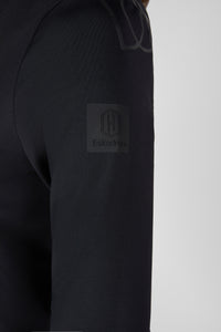 Koszulka Eskadron Heritage 26/27 HALF-ZIP w kolorze Black – na modelce, dodatkowe ujęcie