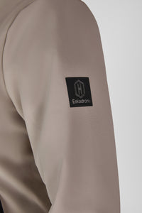 Kurtka softshell Eskadron Heritage 26/27 ZIP-JACKET w kolorze Ash – na modelce, dodatkowe ujęcie