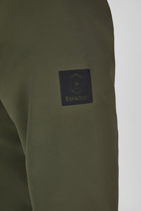 Kurtka softshell Eskadron Heritage 26/27 ZIP-JACKET w kolorze Deep Moss – na modelce, dodatkowe ujęcie