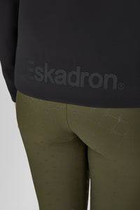 Kurtka softshell Eskadron Heritage 26/27 ZIP-JACKET w kolorze Black – na modelce, dodatkowe ujęcie