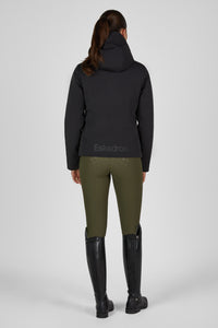 Kurtka softshell Eskadron Heritage 26/27 ZIP-JACKET w kolorze Black – na modelce, widok z tyłu