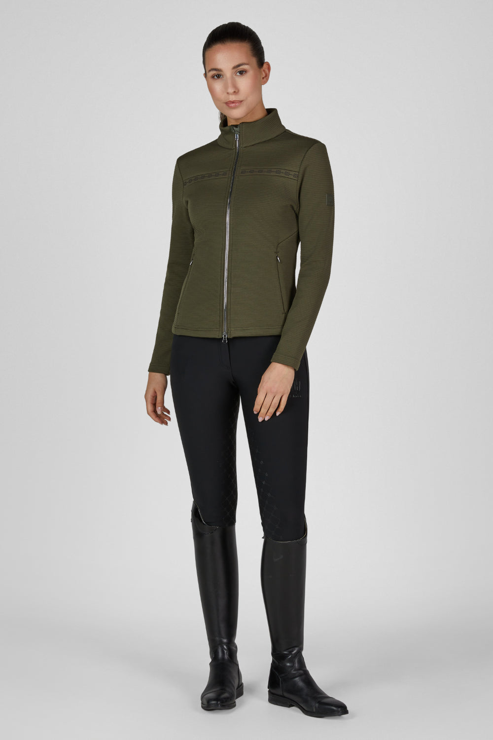 Bluza Eskadron Heritage 26/27 ZIP-SHIRT w kolorze Deep Moss – na modelce, widok z przodu