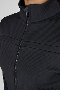 Bluza Eskadron Heritage 26/27 ZIP-SHIRT w kolorze Black – na modelce, dodatkowe ujęcie