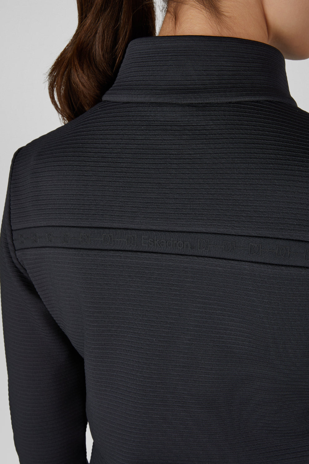 Bluza Eskadron Heritage 26/27 ZIP-SHIRT w kolorze Black – na modelce, dodatkowe ujęcie