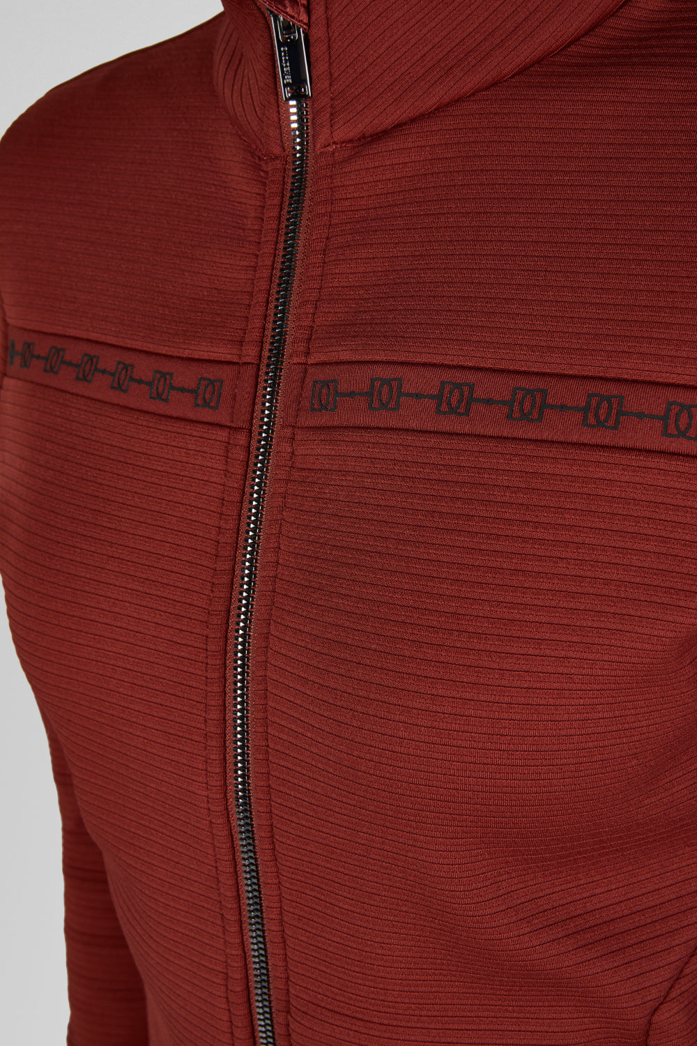 Bluza Eskadron Heritage 26/27 ZIP-SHIRT w kolorze Merlot – na modelce, dodatkowe ujęcie