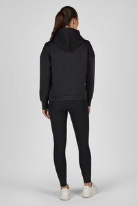 Bluza z kapturem Eskadron Heritage 26/27 HOOD w kolorze Black – na modelce, widok z tyłu