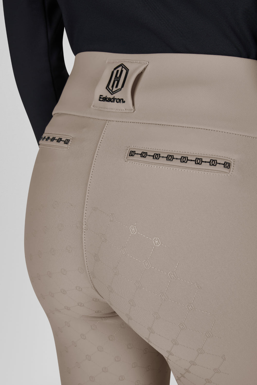 Legginsy jeździeckie Eskadron Heritage 26/27 PRO FULL GRIP w kolorze Ash – na modelce, dodatkowe ujęcie