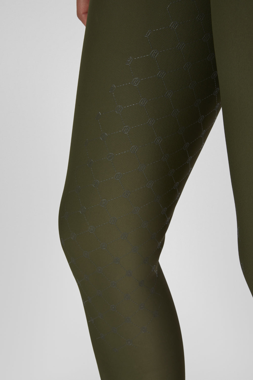 Legginsy jeździeckie Eskadron Heritage 26/27 PRO FULL GRIP w kolorze Deep Moss – na modelce, dodatkowe ujęcie