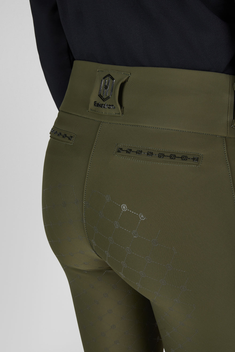 Legginsy jeździeckie Eskadron Heritage 26/27 PRO FULL GRIP w kolorze Deep Moss – na modelce, dodatkowe ujęcie