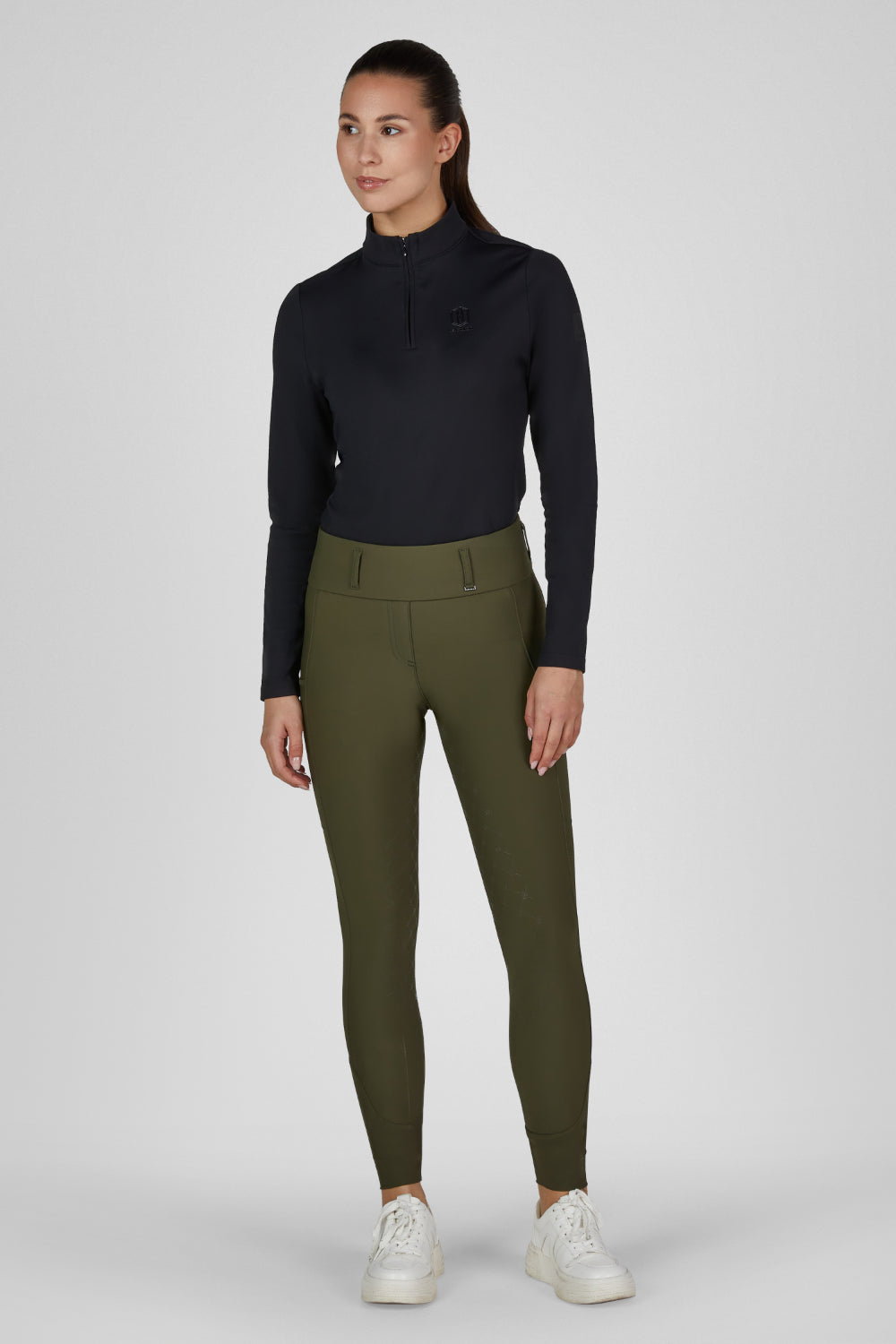 Legginsy jeździeckie Eskadron Heritage 26/27 PRO FULL GRIP w kolorze Deep Moss – na modelce, widok z przodu