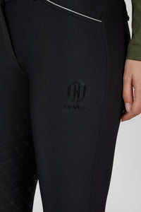 Bryczesy jeździeckie Eskadron Heritage 26/27 FULL GRIP w kolorze Black – na modelce, dodatkowe ujęcie