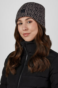 Czapka Eskadron Heritage 26/27 KNIT HAT w kolorze Black – na modelce, widok z przodu