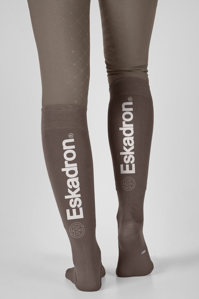 Eskadron Dynamic A/W 2026 Skarpety jeździeckie KNEESOCKS Powdertaupe