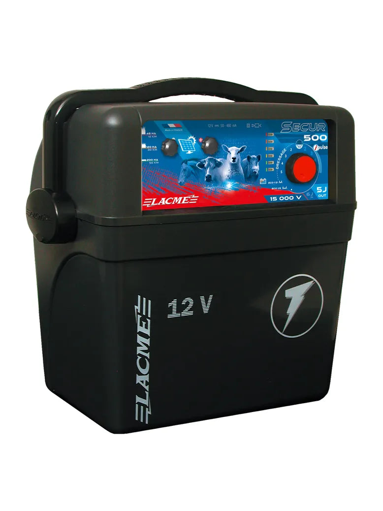 Zbliżenie panelu solarnego 33 W w zestawie Lacme Secur 500 6 J – przewody, uchwyty montażowe i kąt ustawienia panelu