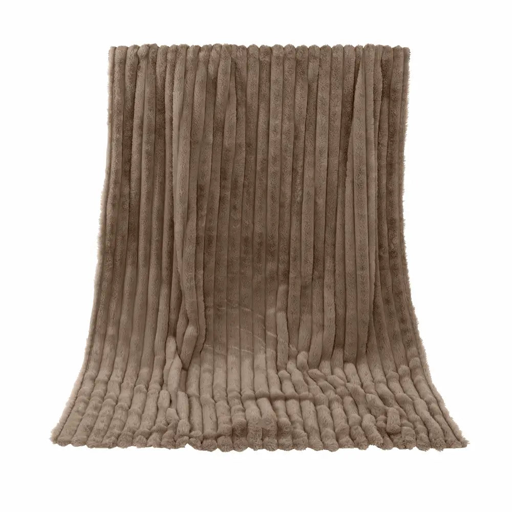 Eskadron Platinum 25 S/S Narzuta/ Koc futro Cosy