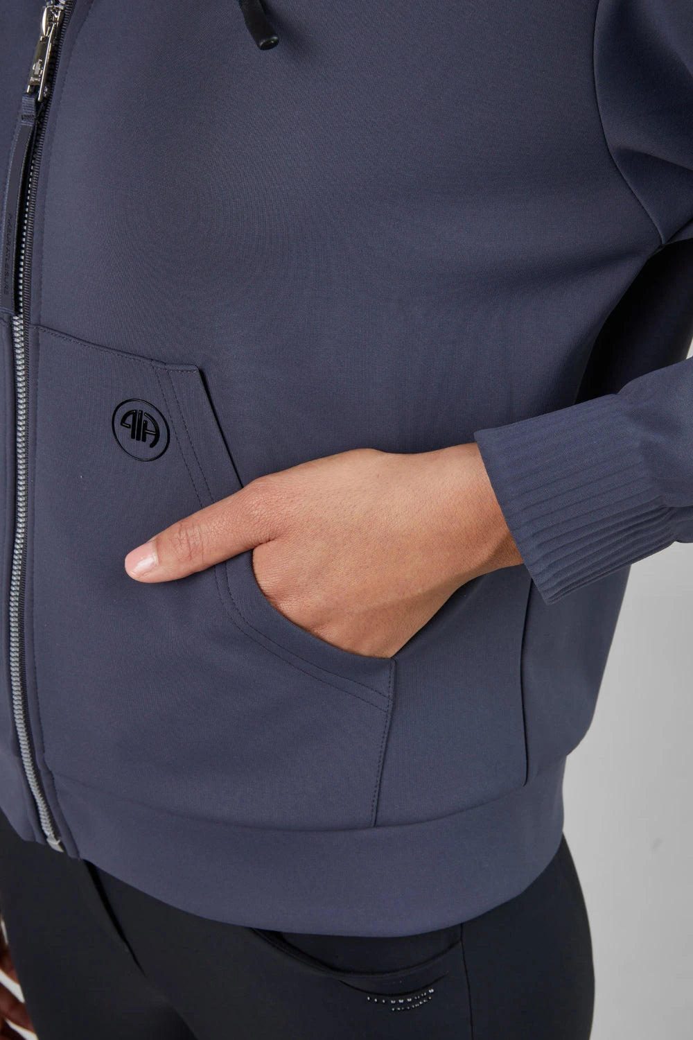 Pikeur Bluza z kapturem HOODY Jacket Athleisure 8282 A/W 2025 Graphite Blue - Cavalo
