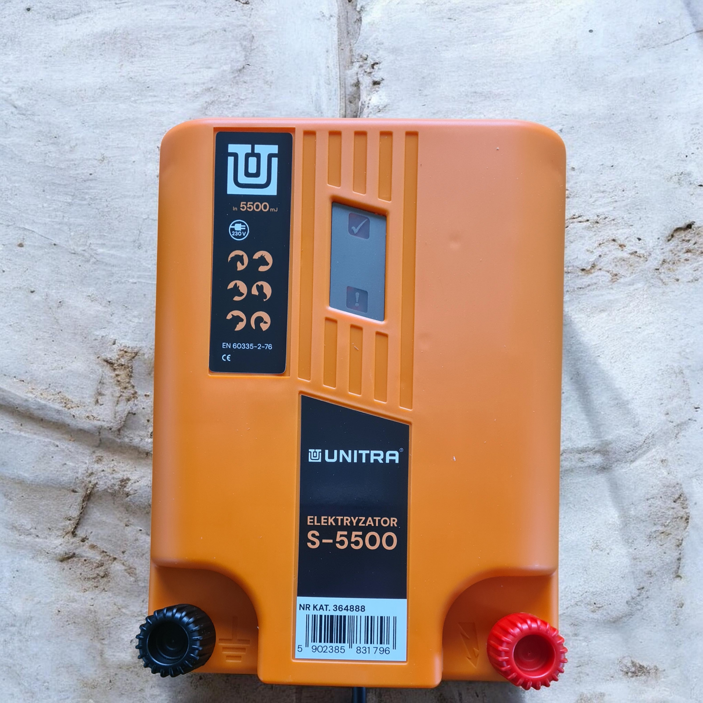 Elektryzator sieciowy Unitra S 5500 dla koni bydła owiec i dzikiej zwierzyny 5,5 J